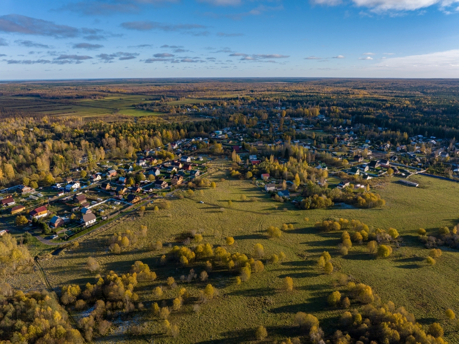 Семейная ипотека для покупки загородного дома. Условия для семей в 2024 году